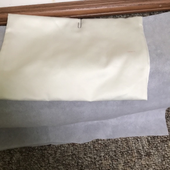 Gucci dustbag in fair condition See measurements 9.5”x7” - Picture 2 of 3